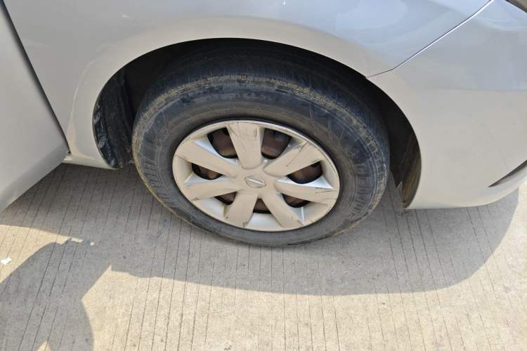 Used Nissan Sunny 2016 1.5XE Manual Leading Edition Right Front Wheel Hub