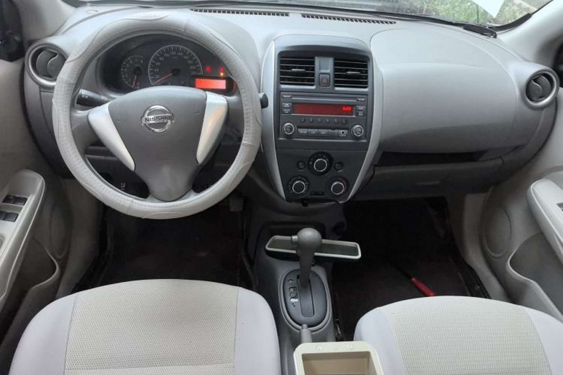 Used Nissan Sunny 2016 1.5XE CVT Leading Edition Center Console