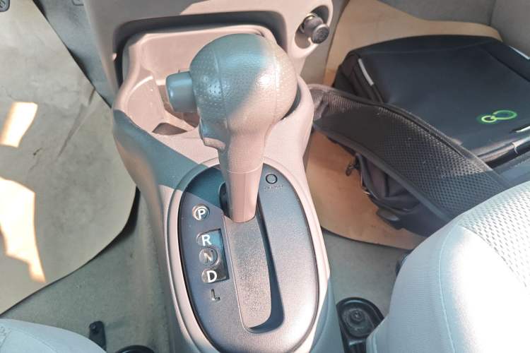 Used Nissan Sunny 2016 1.5XE CVT Leading Edition Gear Lever