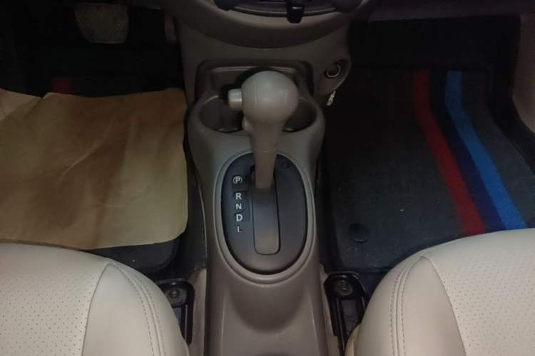 Used Nissan Sunny 2016 1.5XE CVT Leading Edition Gear Lever