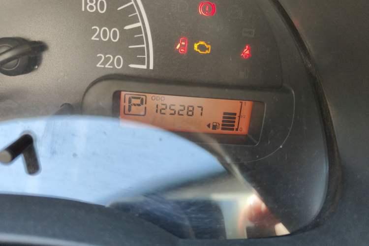 Used Nissan Sunny 2016 1.5XE CVT Leading Edition Odometer Close Up