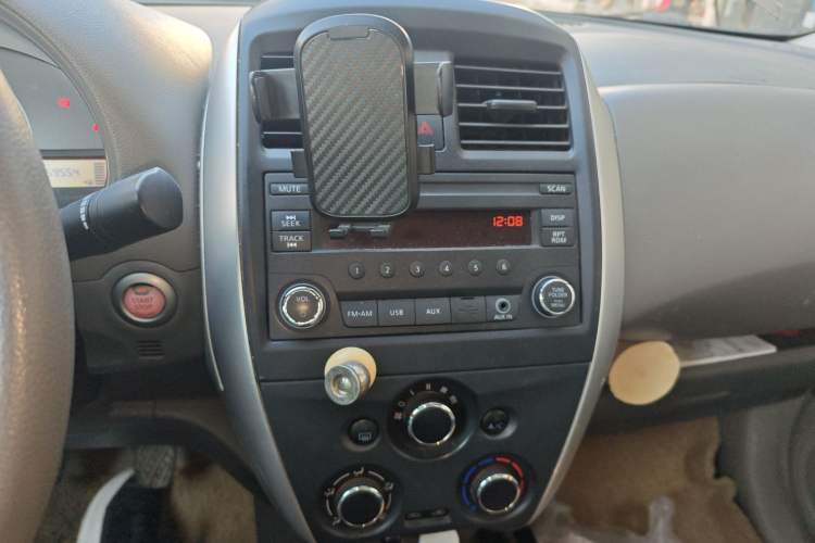 Used Nissan Sunny 2016 1.5XE Manual Leading Edition Audio And AC Panel