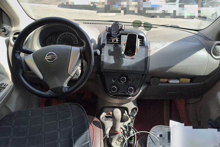 Used Nissan Sunny 2016 1.5XE Manual Leading Edition Center Console