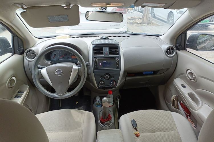 Used Nissan Sunny 2016 1.5XE Manual Leading Edition Center Console