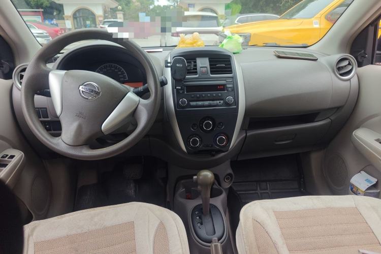 Used Nissan Sunny 2016 1.5XE CVT Leading Edition Center Console