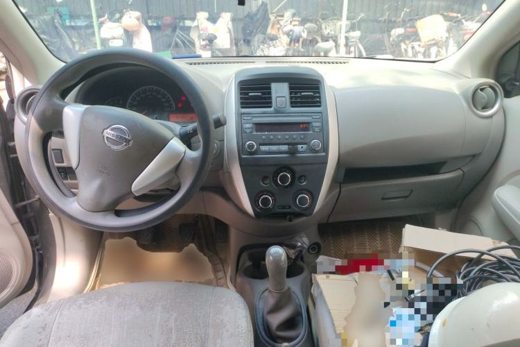 Used Nissan Sunny 2016 1.5XE Manual Leading Edition Center Console
