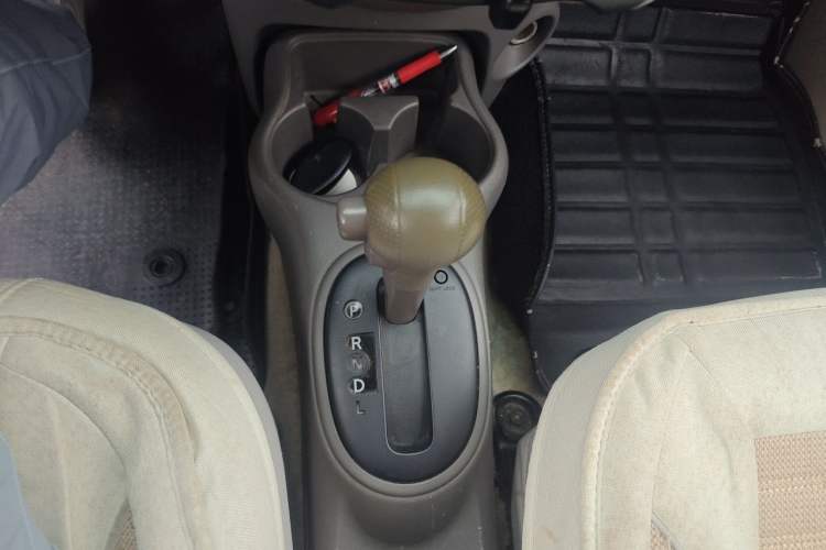 Used Nissan Sunny 2016 1.5XE CVT Leading Edition Gear Lever