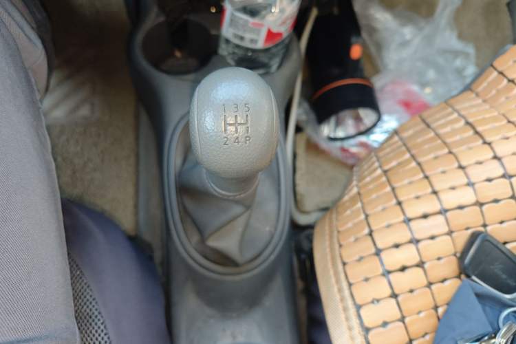 Used Nissan Sunny 2016 1.5XE Manual Leading Edition Gear Lever