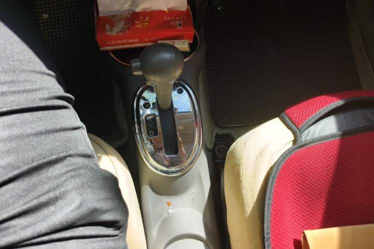 Used Nissan Sunny 2016 1.5XE CVT Leading Edition Gear Lever