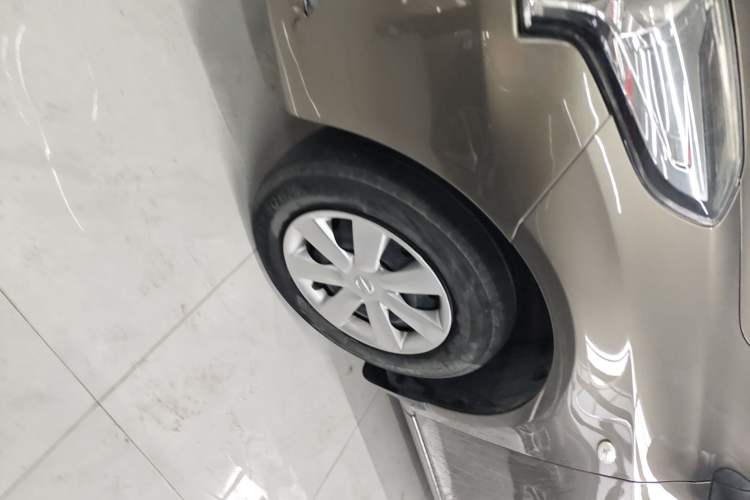 Used Nissan Sunny 2016 1.5XE CVT Leading Edition Left Front Wheel Hub
