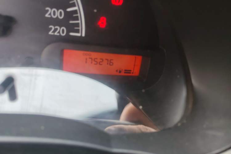Used Nissan Sunny 2016 1.5XE Manual Leading Edition Odometer Close Up
