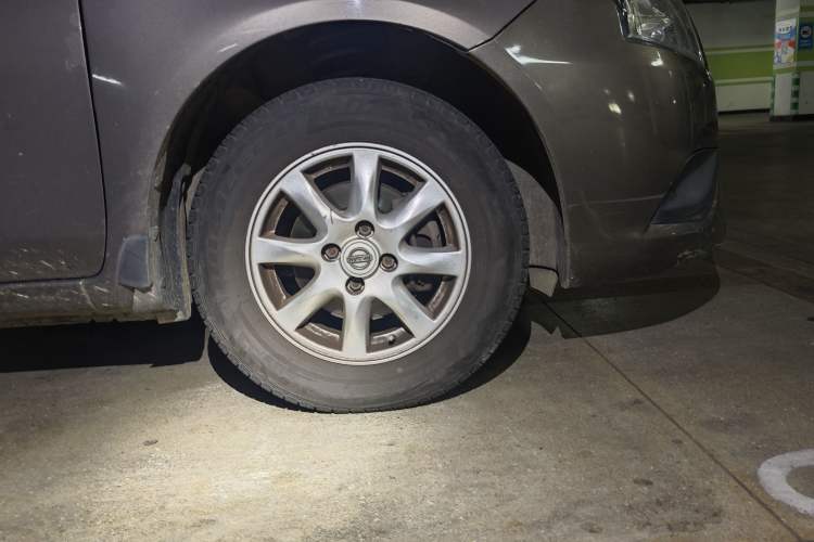 Used Nissan Sunny 2016 1.5XE Manual Leading Edition Right Front Wheel Hub