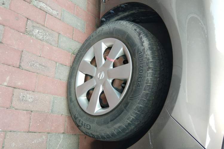 Used Nissan Sunny 2016 1.5XE Manual Leading Edition Right Front Wheel Hub