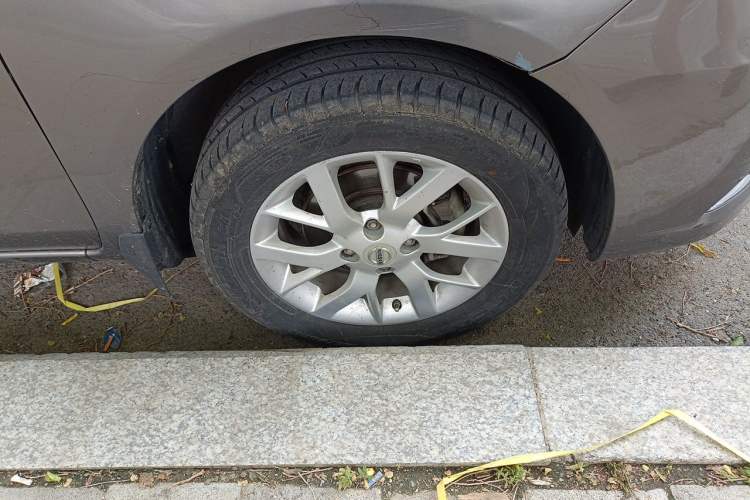 Used Nissan Sunny 2016 1.5XE Manual Leading Edition Right Front Wheel Hub
