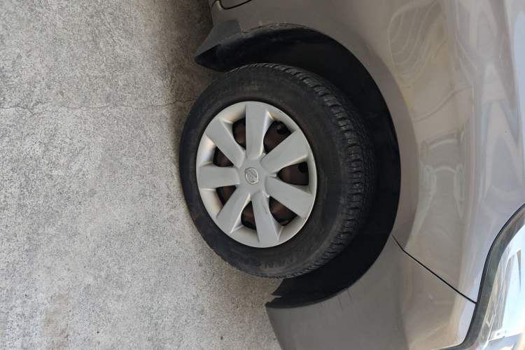 Used Nissan Sunny 2016 1.5XE Manual Leading Edition Right Front Wheel Hub