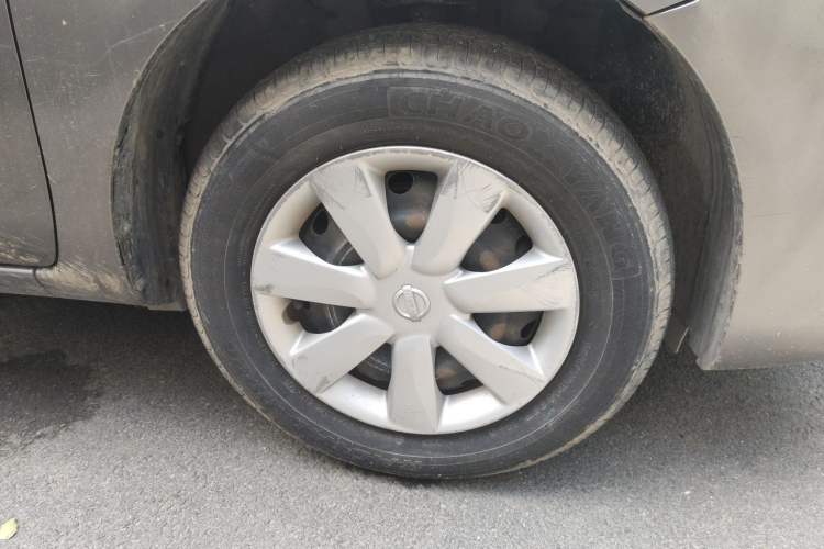 Used Nissan Sunny 2016 1.5XE Manual Leading Edition Right Front Wheel Hub