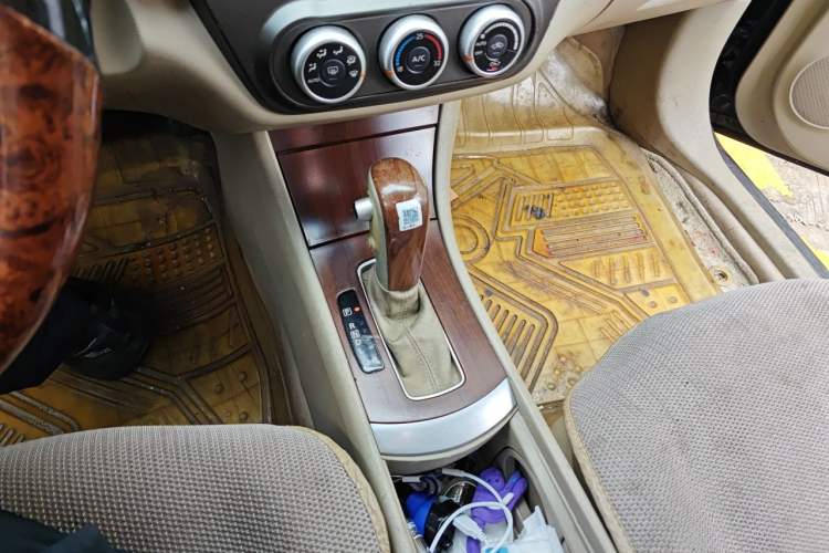 Used Nissan Sylphy 2006 2.0 XL Sunroof Edition Gear Lever