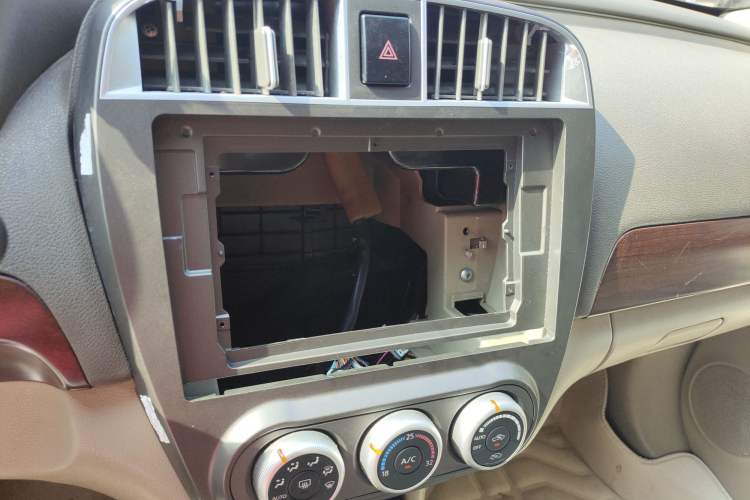 Used Nissan Sylphy 2007 1.6 XE Luxury Edition Audio And AC Panel