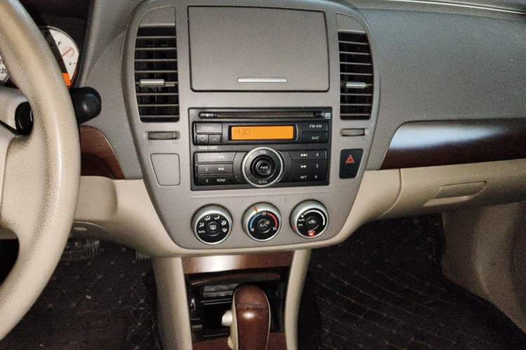 Used Nissan Sylphy 2007 1.6 XE Luxury Edition Audio And AC Panel