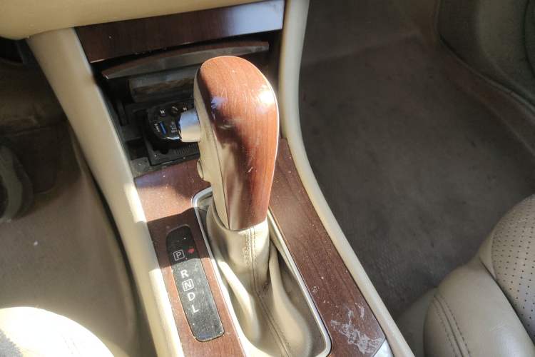 Used Nissan Sylphy 2008 2.0XL Luxury Edition Gear Lever