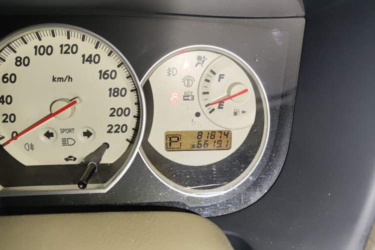 Used Nissan Sylphy 2008 2.0XE Comfort Edition Odometer Close Up