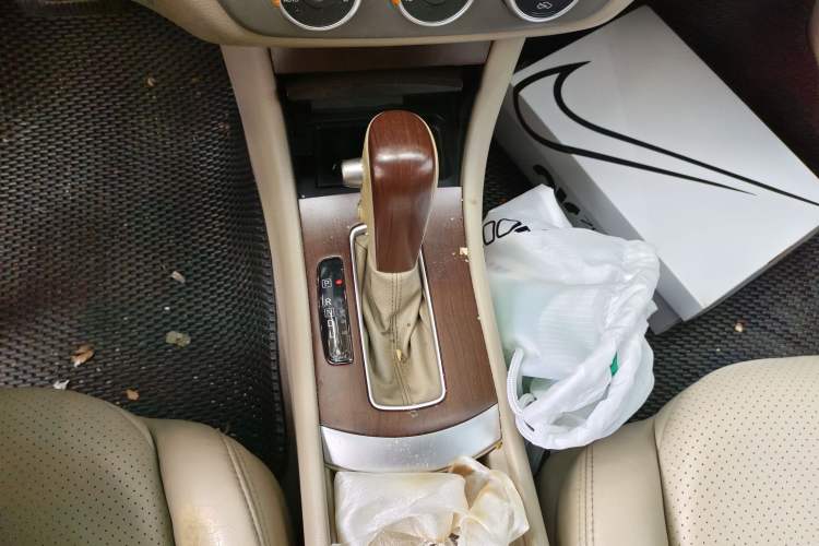 Used Nissan Sylphy 2008 2.0XL Luxury Edition Gear Lever