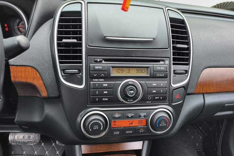 Used Nissan Sylphy 2009 1.6XL Automatic Luxury Sunroof Edition Audio And AC Panel