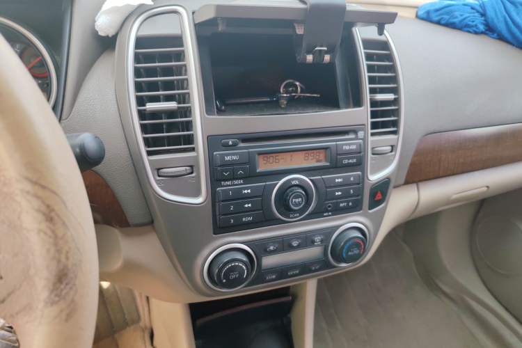 Used Nissan Sylphy 2009 1.6 XL Manual Luxury Sunroof Edition Audio And AC Panel
