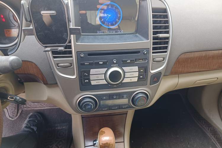 Used Nissan Sylphy 2009 1.6XE Automatic Comfort Edition Audio And AC Panel