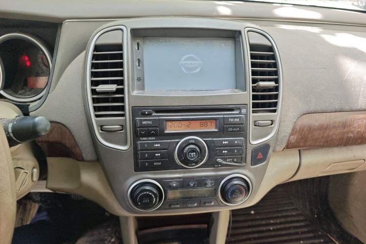 Used Nissan Sylphy 2009 1.6 XL Manual Luxury Sunroof Edition Audio And AC Panel
