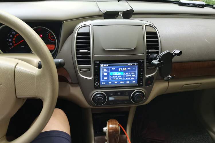 Used Nissan Sylphy 2009 1.6XL Automatic Luxury Sunroof Edition Audio And AC Panel