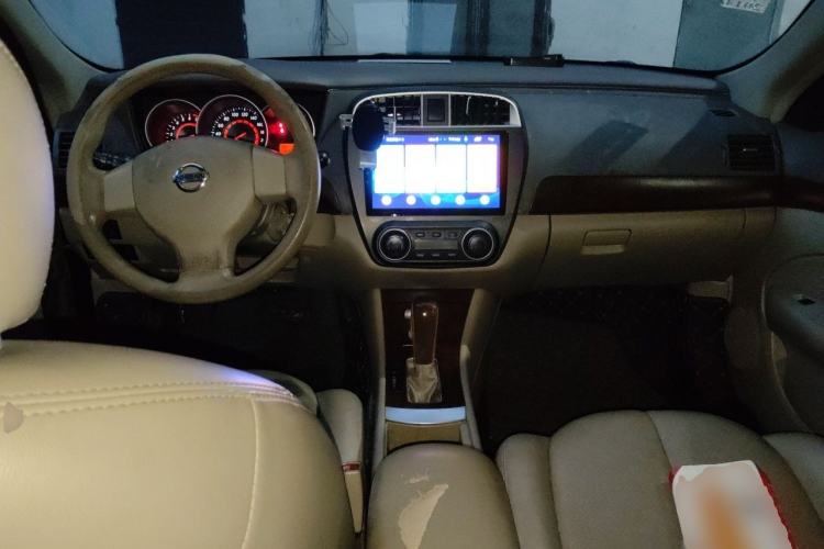 Used Nissan Sylphy 2009 1.6XL Automatic Luxury Sunroof Edition Center Console