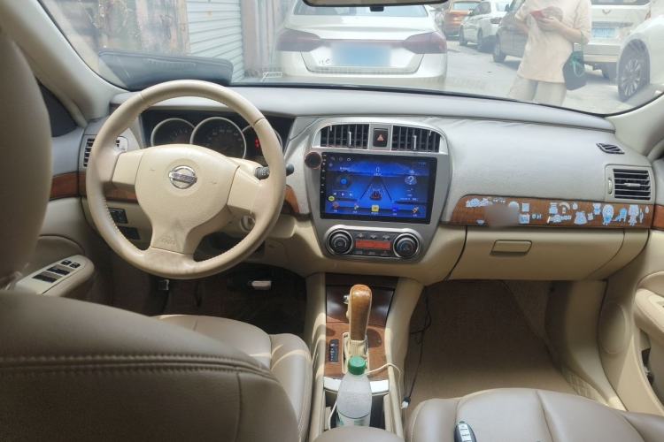 Used Nissan Sylphy 2009 1.6XL Automatic Luxury Sunroof Edition Center Console