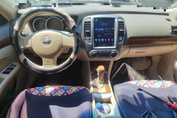 Used Nissan Sylphy 2009 1.6XL Automatic Luxury Sunroof Edition Center Console