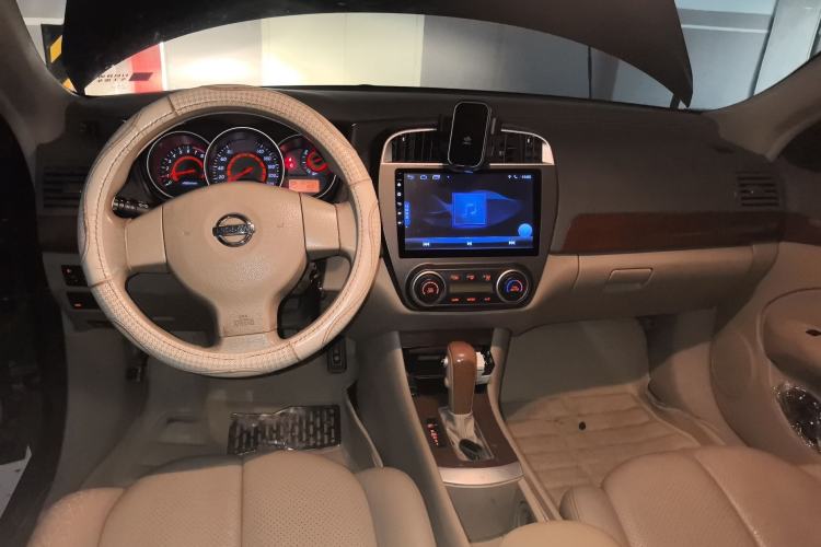 Used Nissan Sylphy 2009 1.6XL Automatic Luxury Sunroof Edition Center Console