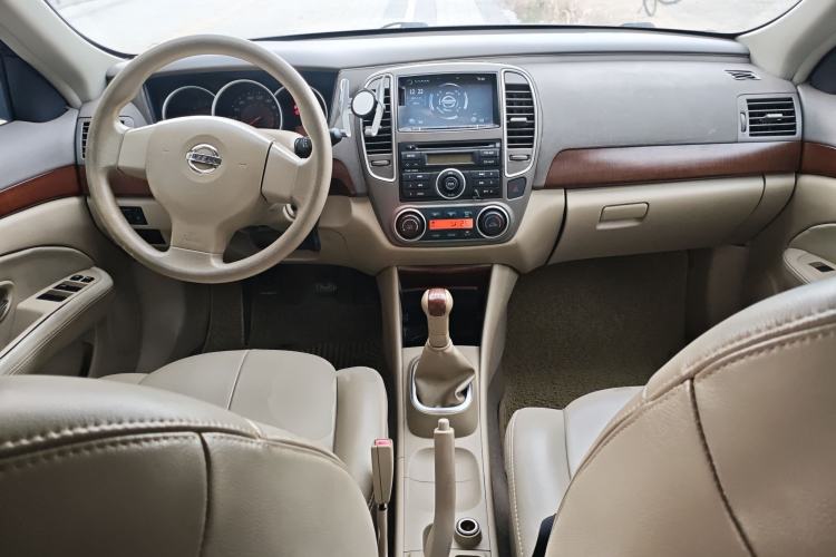 Used Nissan Sylphy 2009 1.6XE Manual Comfort Edition Center Console