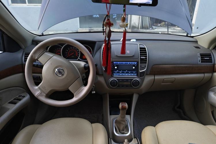 Used Nissan Sylphy 2009 1.6XE Manual Comfort Edition Center Console