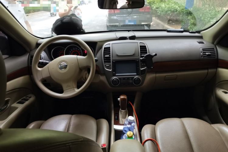 Used Nissan Sylphy 2009 1.6XL Automatic Luxury Sunroof Edition Center Console