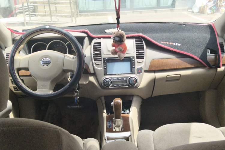 Used Nissan Sylphy 2009 1.6XE Automatic Comfort Edition Center Console