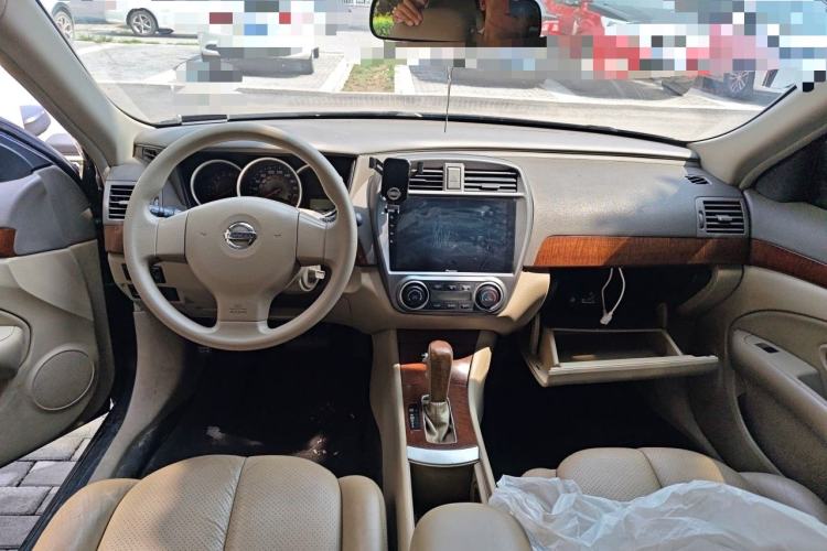Used Nissan Sylphy 2009 1.6XL Automatic Luxury Sunroof Edition Center Console