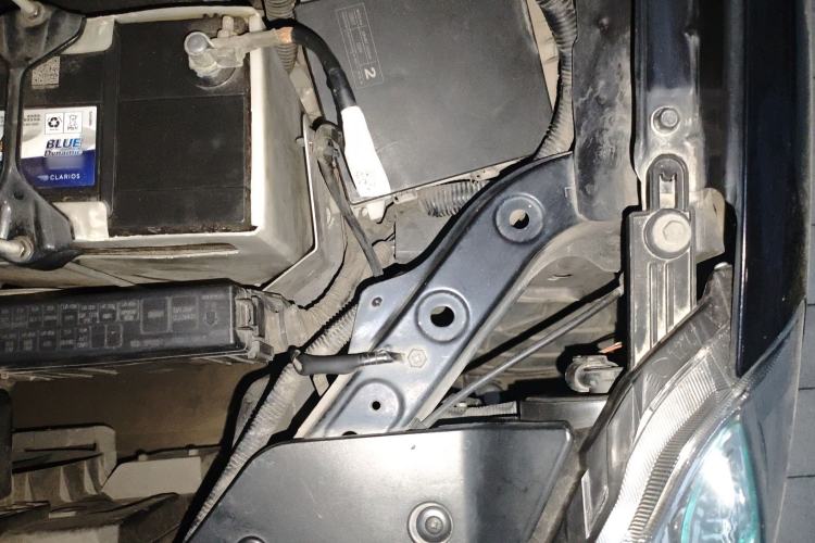 Used Nissan Sylphy 2009 1.6XE Manual Comfort Edition Engine Bay Left