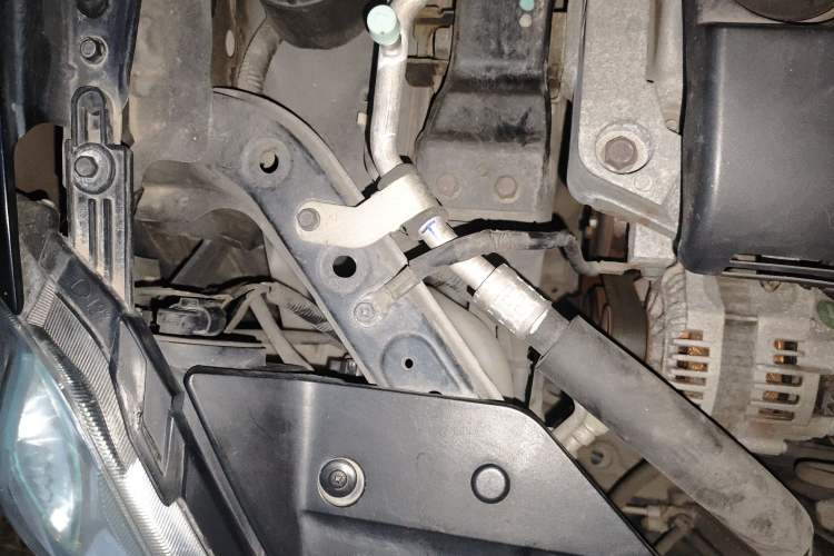 Used Nissan Sylphy 2009 1.6XE Manual Comfort Edition Engine Bay Right