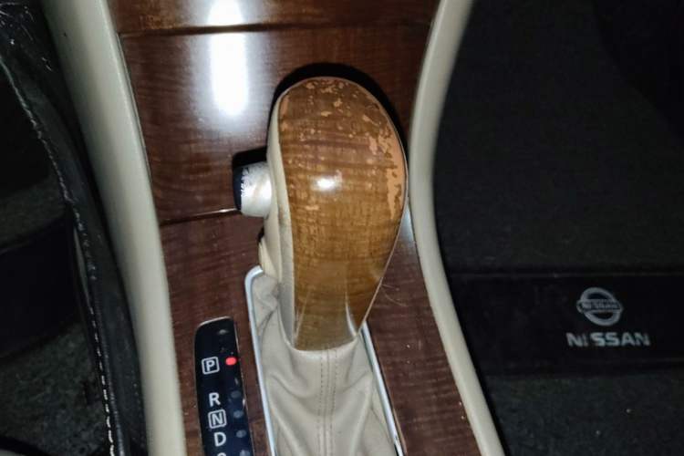 Used Nissan Sylphy 2009 1.6XL Automatic Luxury Sunroof Edition Gear Lever