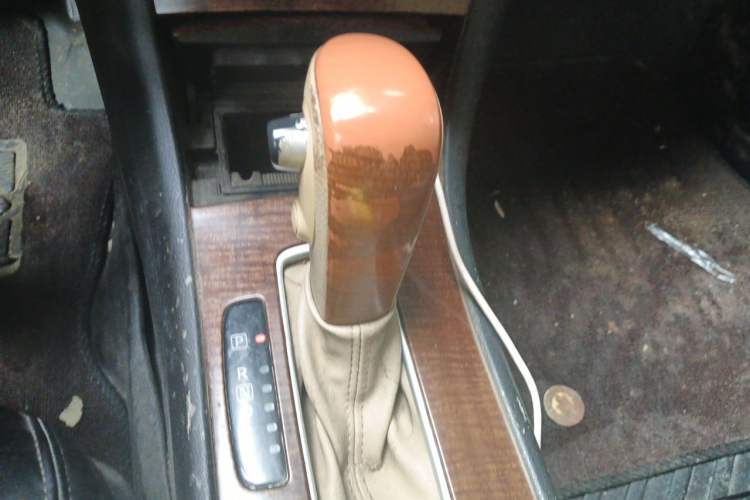 Used Nissan Sylphy 2009 1.6XL Automatic Luxury Sunroof Edition Gear Lever