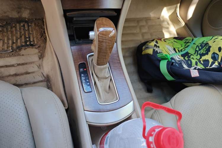 Used Nissan Sylphy 2009 1.6XL Automatic Luxury Sunroof Edition Gear Lever