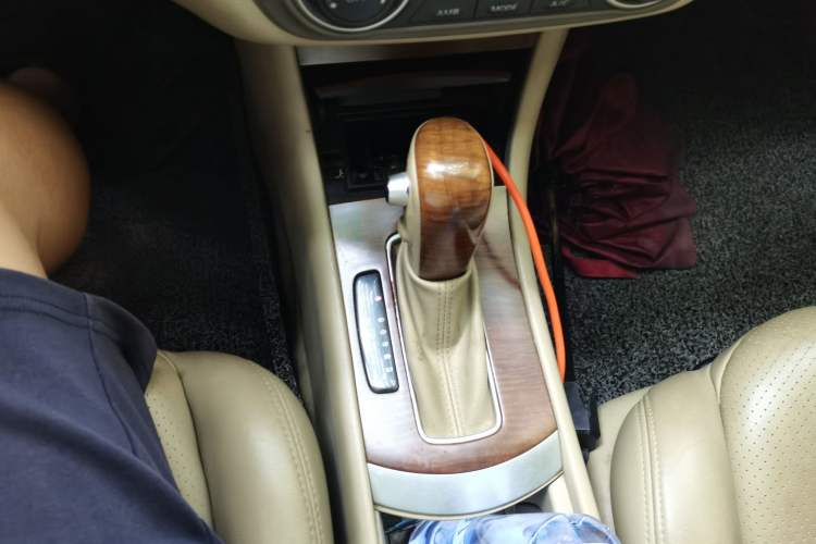 Used Nissan Sylphy 2009 1.6XL Automatic Luxury Sunroof Edition Gear Lever