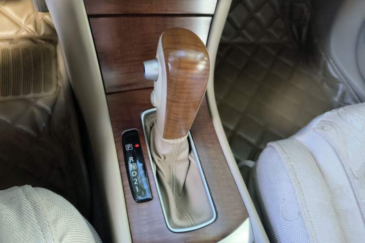 Used Nissan Sylphy 2009 1.6XE Automatic Comfort Edition Gear Lever