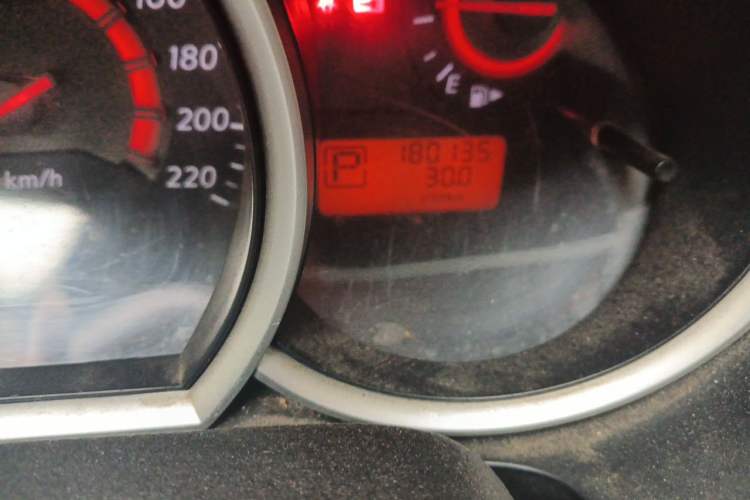 Used Nissan Sylphy 2009 1.6XL Automatic Luxury Sunroof Edition Odometer Close Up
