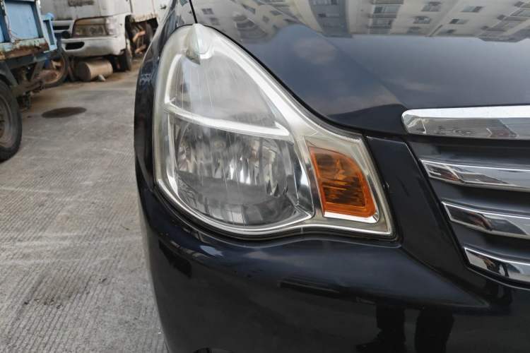 Used Nissan Sylphy 2009 1.6XE Manual Comfort Edition Right Front Headlight