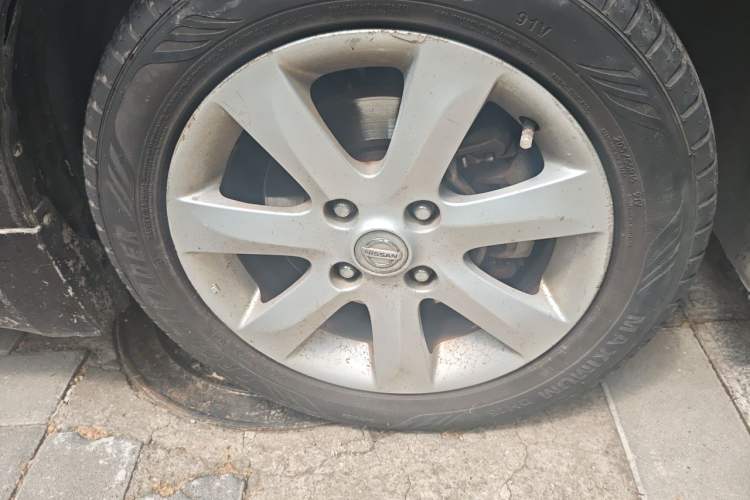Used Nissan Sylphy 2009 1.6XL Automatic Luxury Sunroof Edition Right Front Wheel Hub